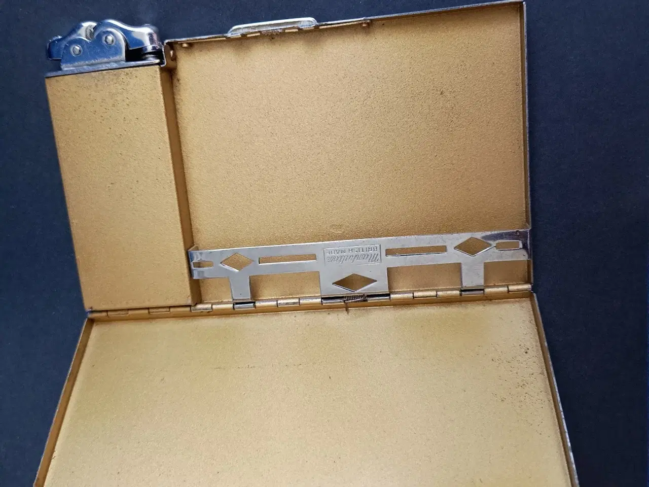 Billede 2 - Gammel cigaret dåse med benzinlighter 