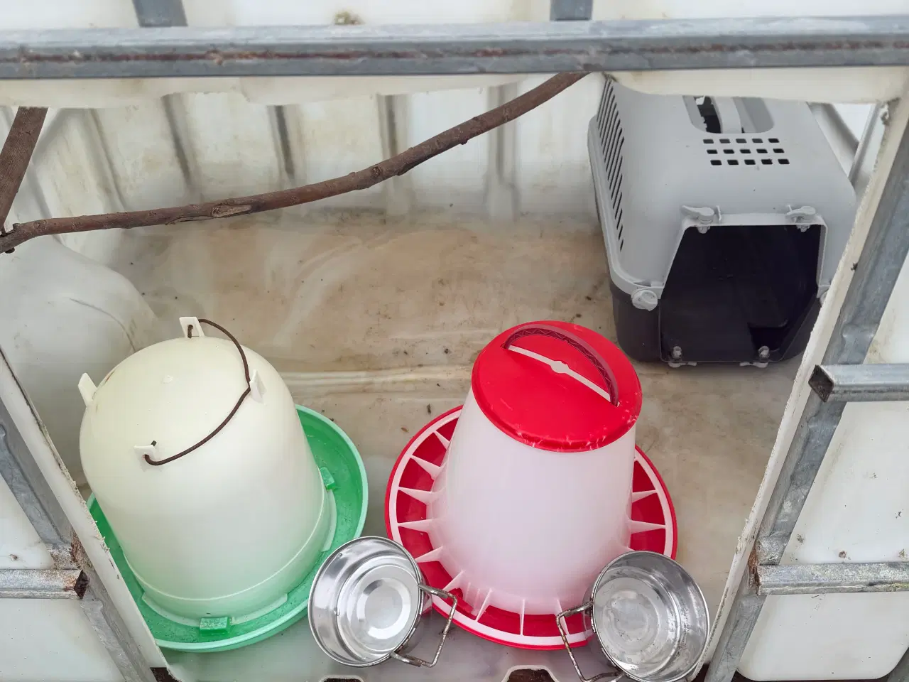 Billede 2 - Hønsehus af IBC Tank