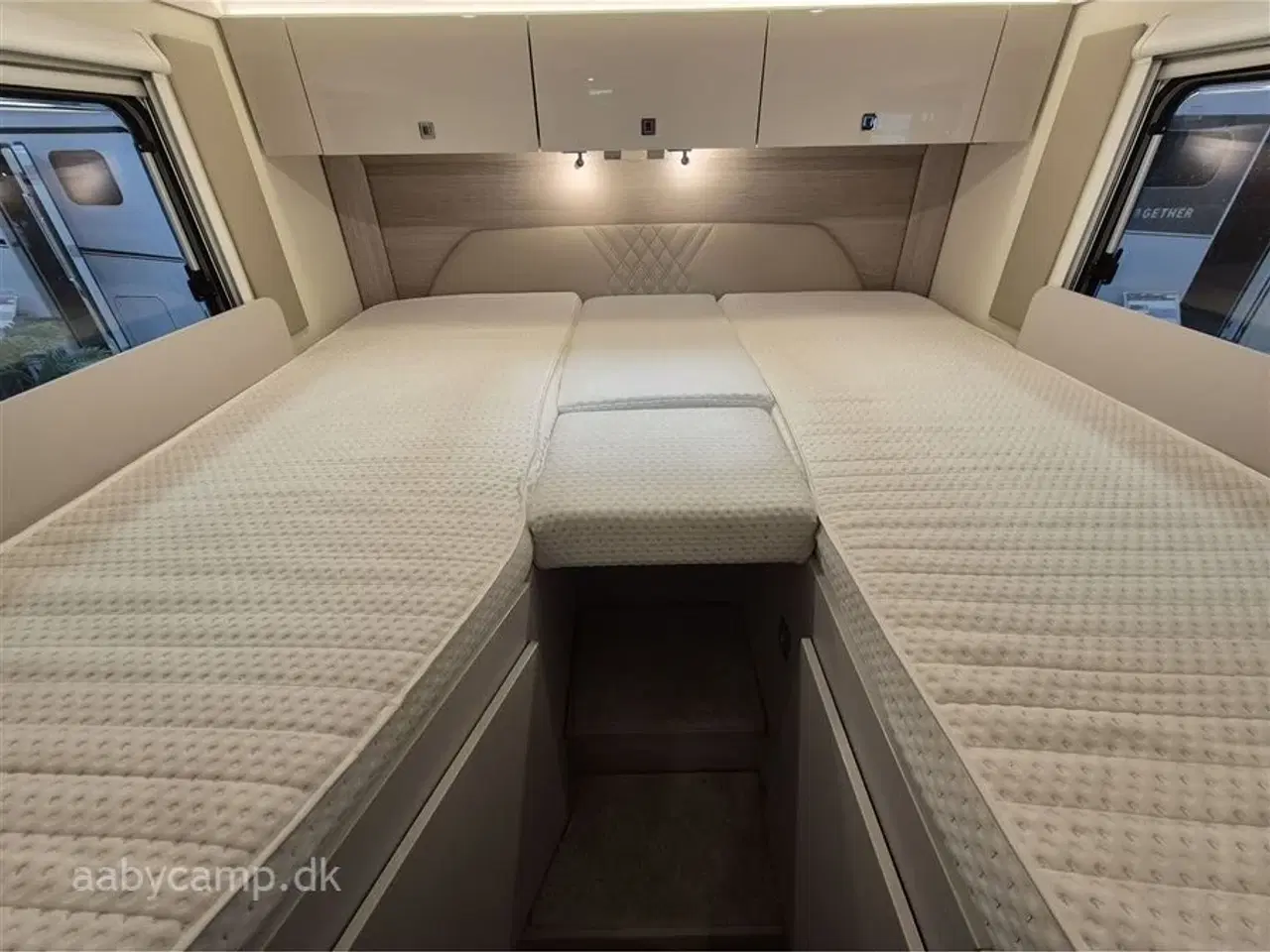 Billede 20 - 2023 - Bürstner Lineo T690 G   Automatgear. solcelle. 2x batterier. inverter. maxfann. Fyldegas. kompressor køleskab. Avara alarm system. anhængertræk. elektrisk indgangstrin.