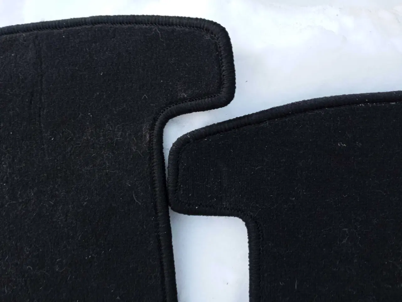 Billede 4 - Bilmåtter til bagsæder/passagersæderne bagi.