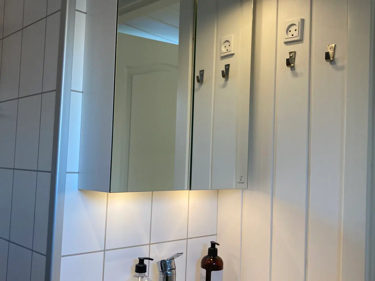 Billede 4 - Vaskeskab og spejlskab