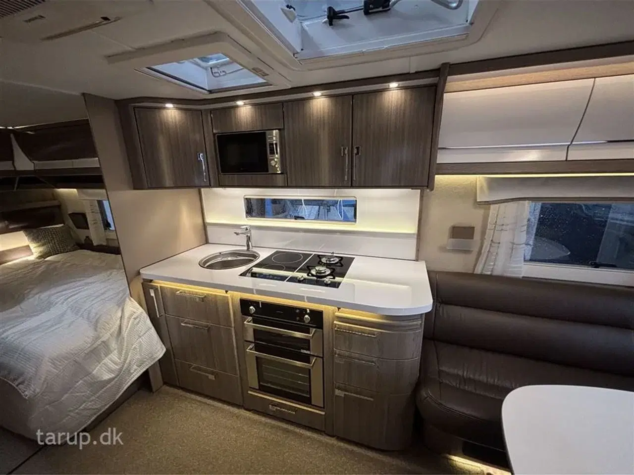 Billede 19 - 2017 - Kabe Imperial 740 TDL-U   Isabella Commodore North inkl CarbonX stel, Thule fast monteret markise, Truma mover x4 motor, Dometic Aircon, Centralstøvsuger, Alde Centralvarme