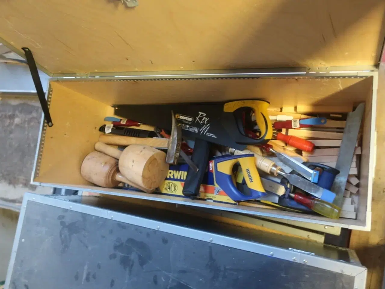 Billede 2 - 5 stk. kasser med indhold