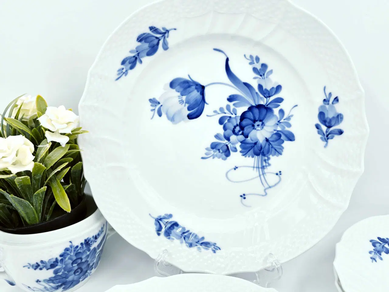 Billede 2 - Blå Blomst Svejfet Frokosttallerken 