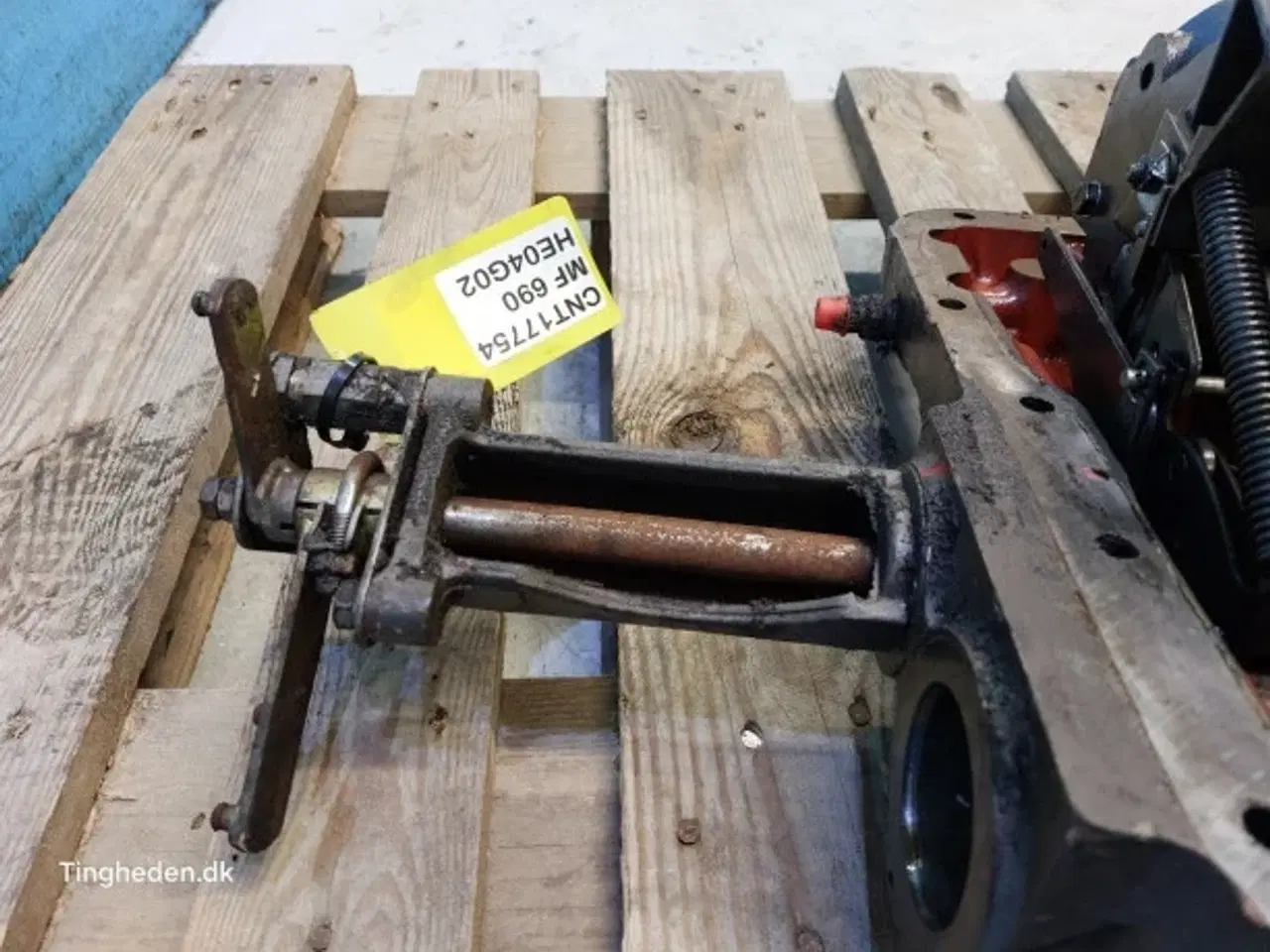 Billede 12 - Massey Ferguson 690 Liftdæksel 1870955M2