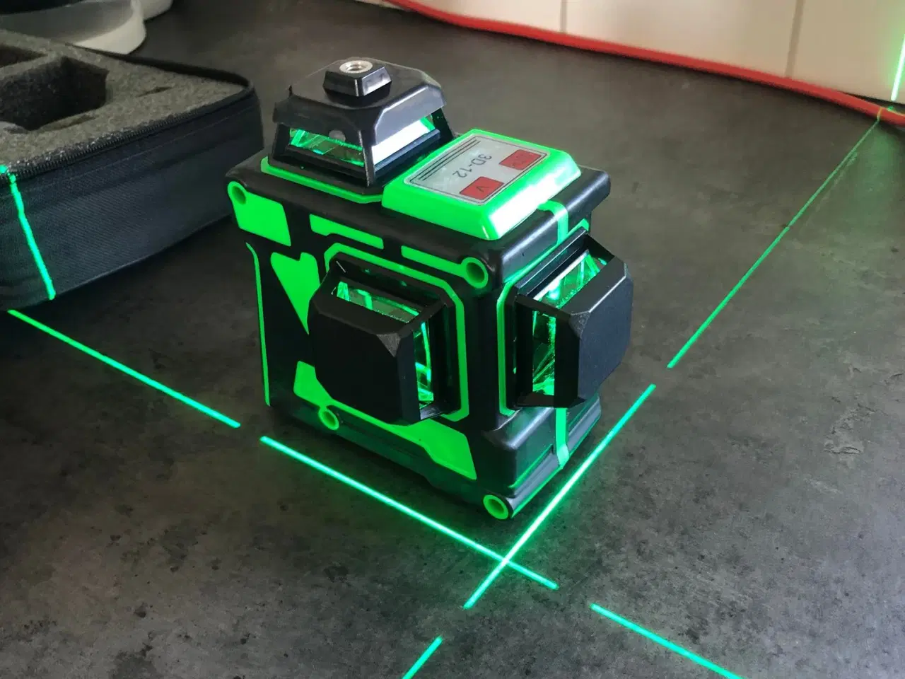 Billede 4 - Arbejdes laser. Vaterpas 