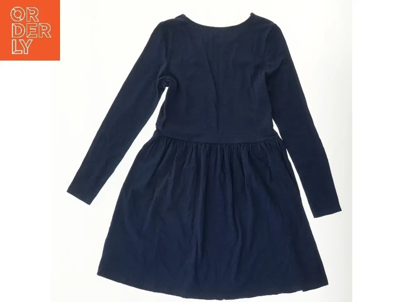 Billede 2 - Mørkeblå kjole med sommerfugl fra H&M fra H&M (str. 134)