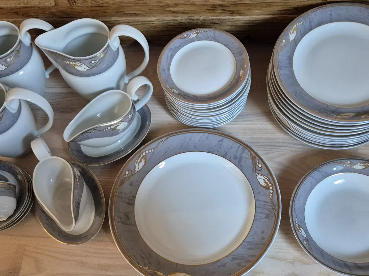 Billede 2 - Grå magnolia spise / kaffestel