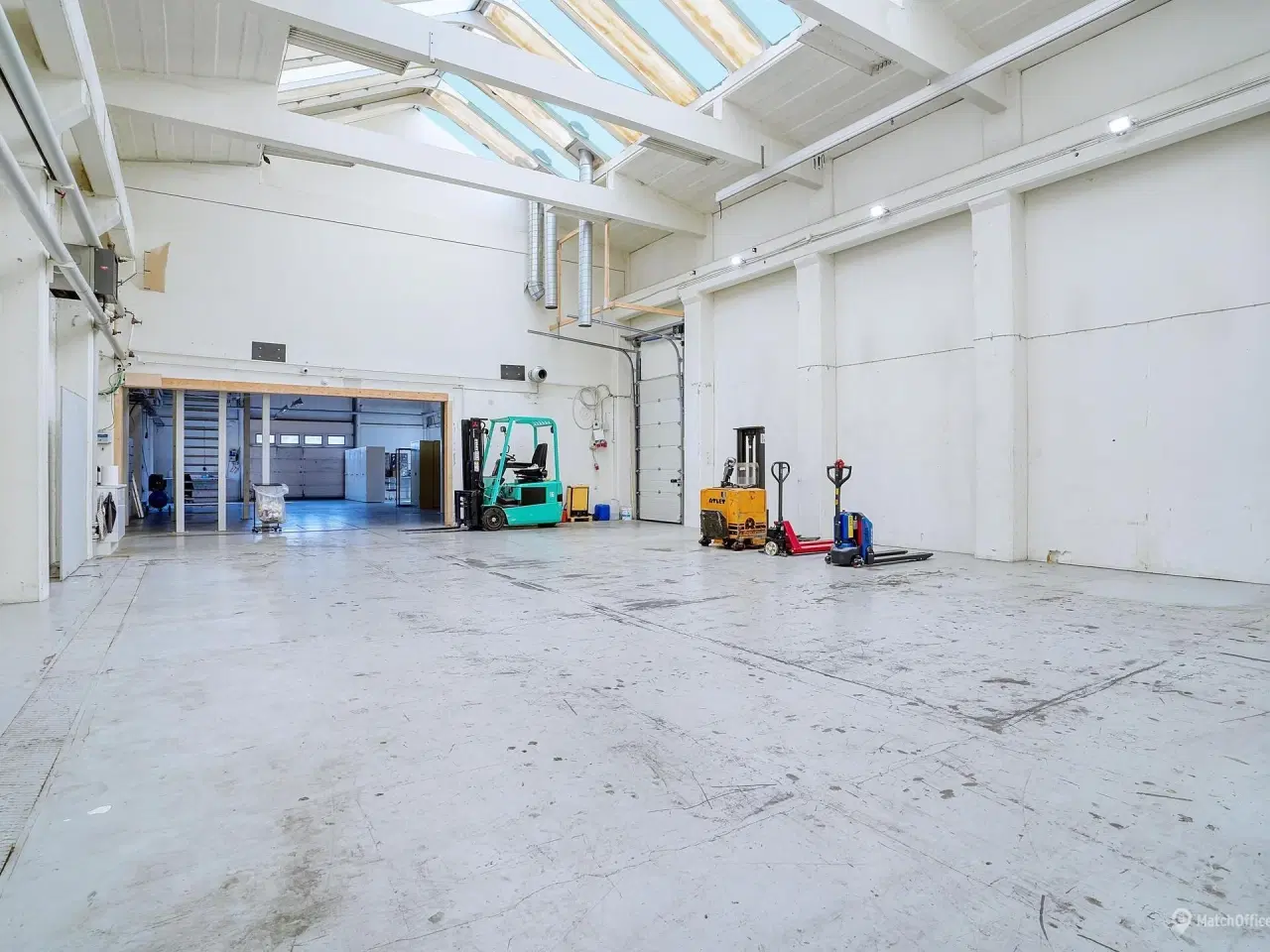 Billede 4 - Højloftet lagerlejemål velbeliggende i Søborg tæt på Hillerødmotorvejen og Ringvejen
