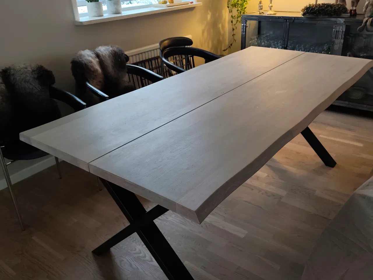 Billede 1 - Plankebord (hvidolieret) med to ekstraplader 