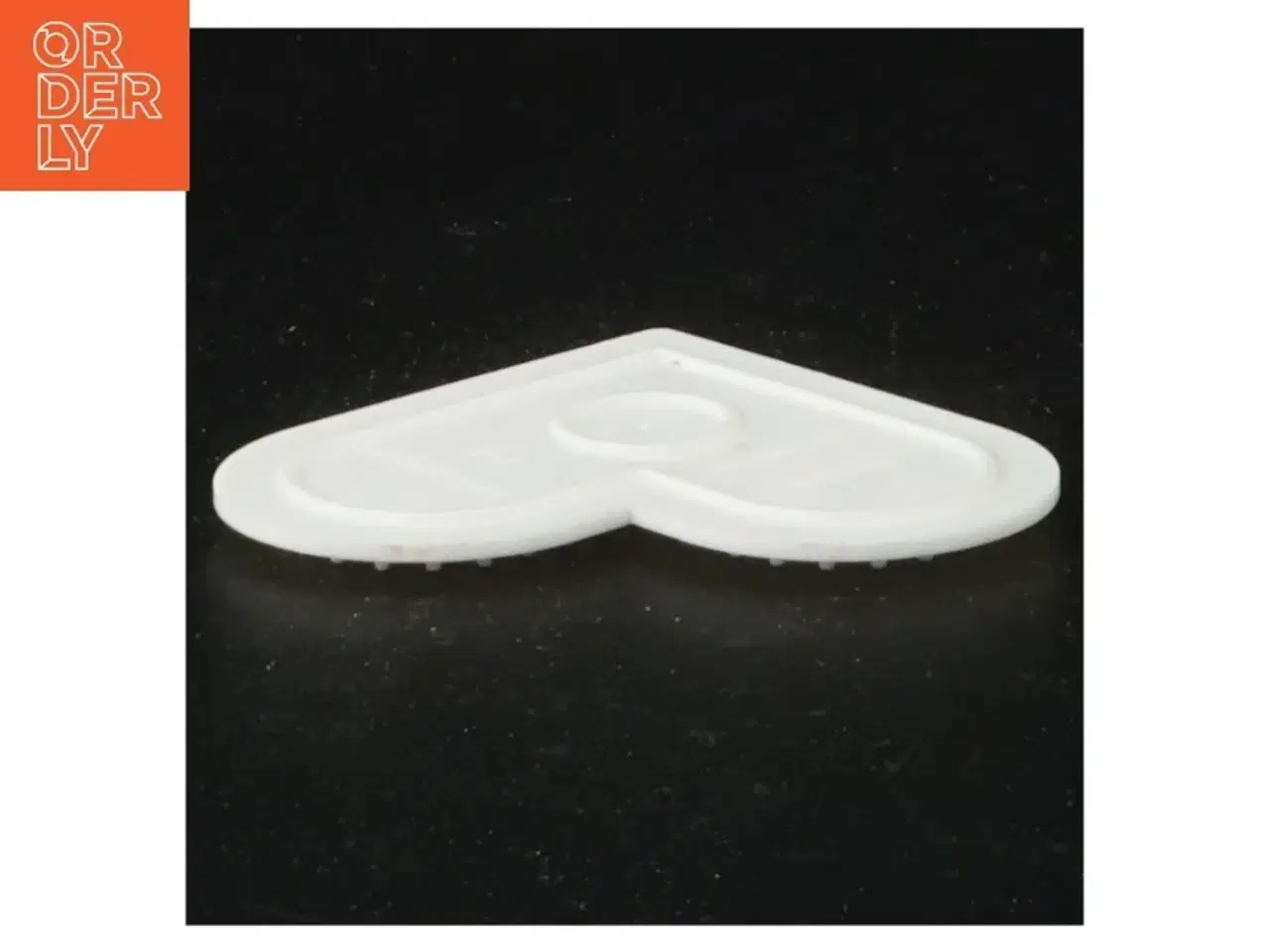 Billede 2 - Hjerteformet Perleplade fra Hama (str. 9 x 8 cm)