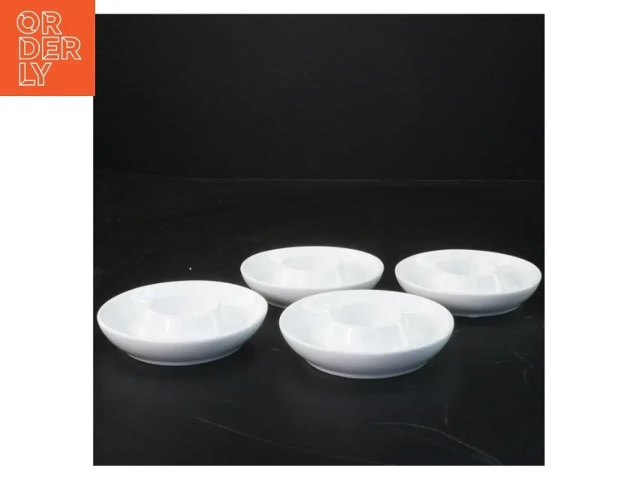 Billede 1 - Sæt af fire hvide porcelæn æggebægre fra Søstrene Grene (str. Ø 10 cm)