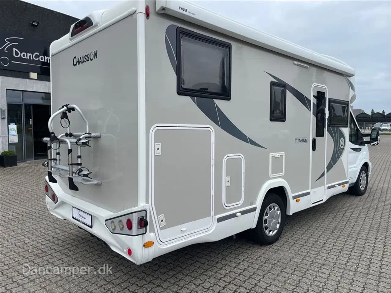 Billede 3 - 2020 - Chausson Titanium 767   Netop hjemkommet UNDER KLARGØRING Enkeltsenge, Smart-Lounge indretning, 170Hk Ford, AUT.