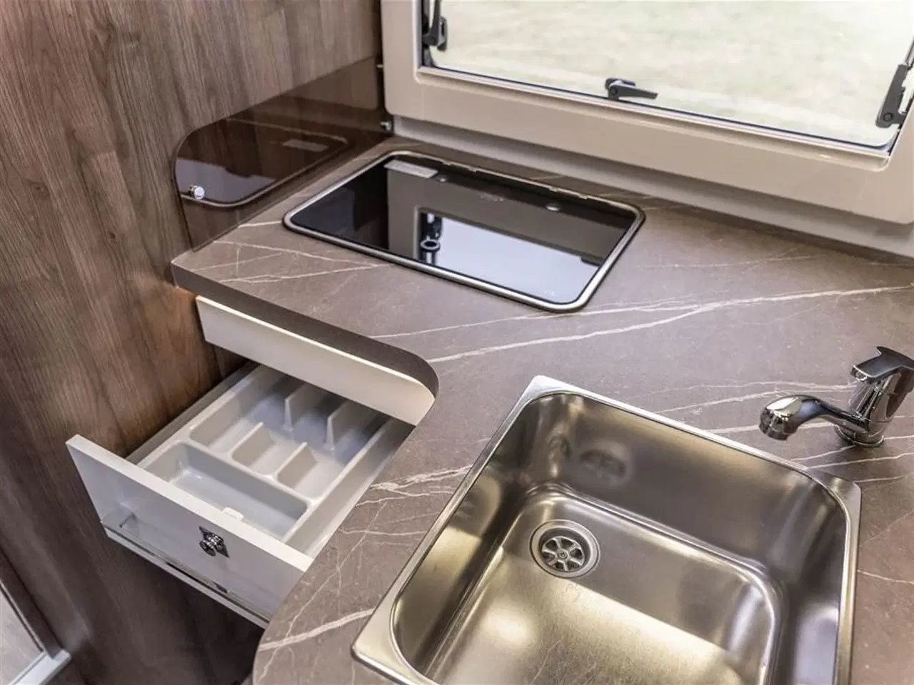 Billede 23 - 2025 - Benimar Tessoro 463 NK   Populær enkeltsengscamper