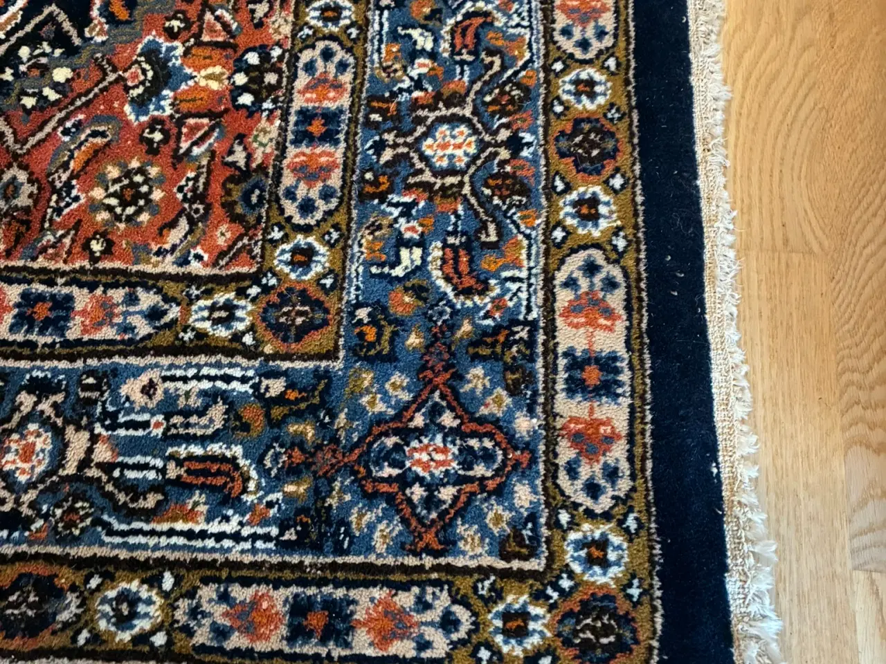 Billede 3 - Persisk tæppe i flerfarvet mønster 