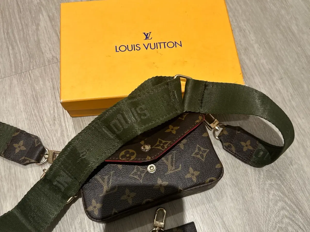 Billede 1 - Moderne taske sælges!