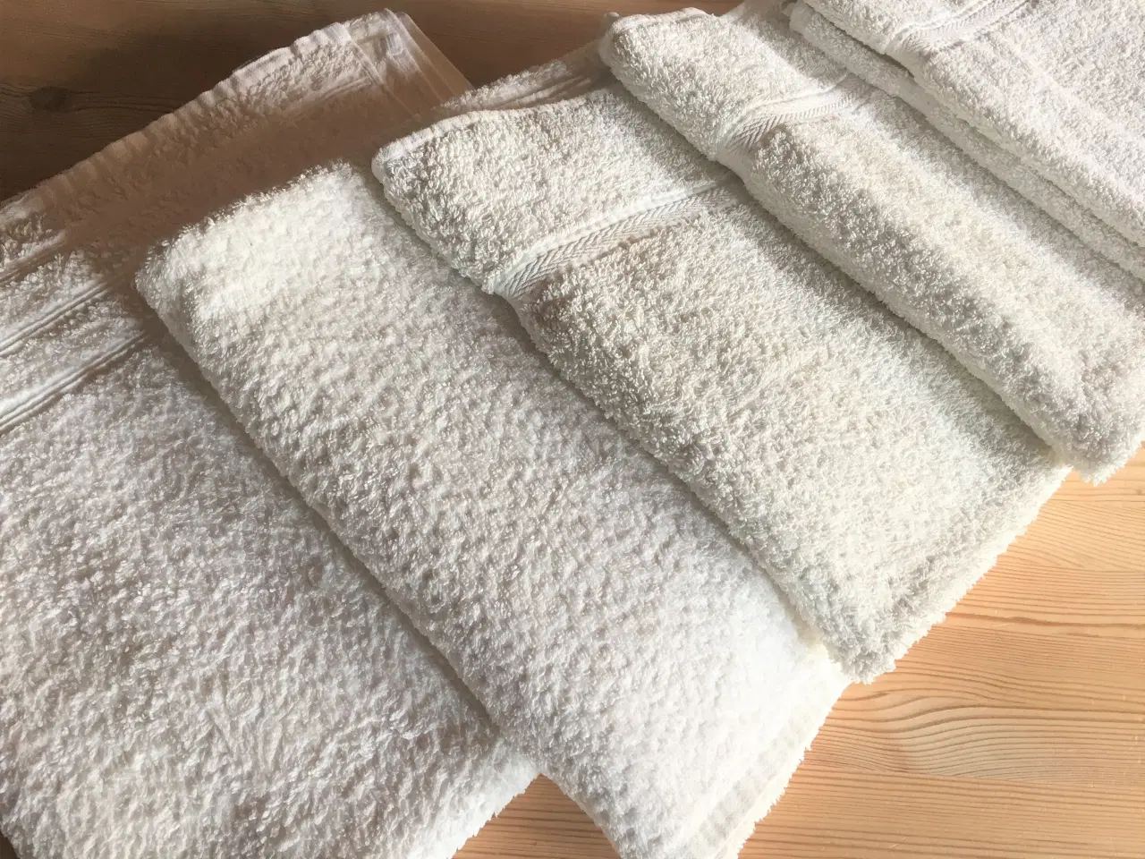 Billede 1 - Hvide kraftige håndklæder i frotte