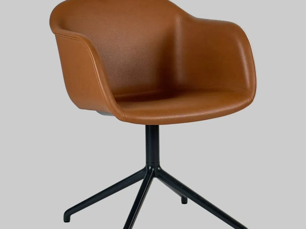 Billede 1 - Muuto Fiber Armchair – Cognac Læder