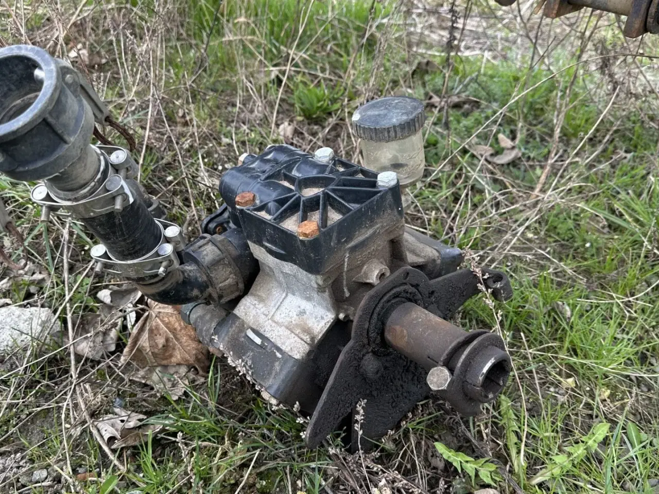 Billede 4 - Kyndestoft Fronttank med PTO pumpe