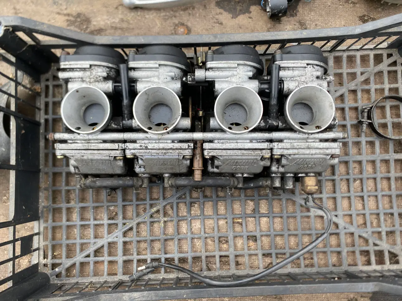 Billede 2 - Yamaha xj 600. To kasser reservedele 