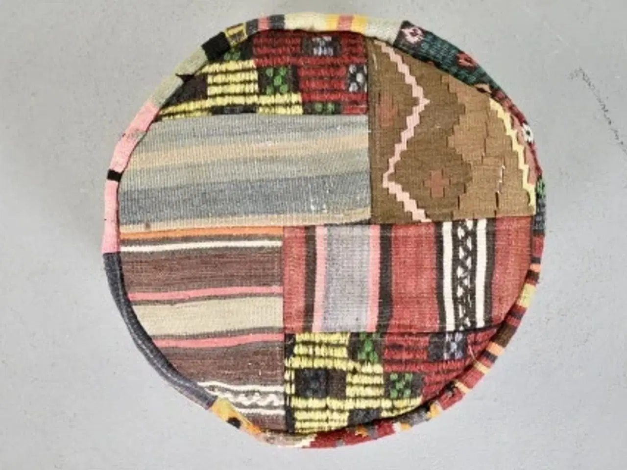Billede 5 - Lav rund puf med mønster