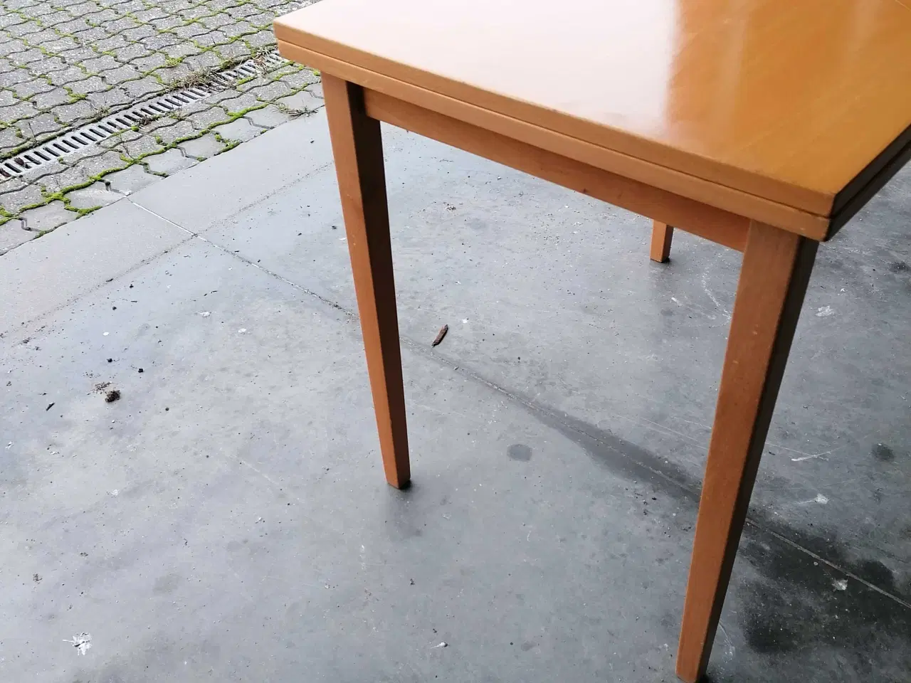 Billede 10 - Lille Charmerende Klapbord / Spisebord