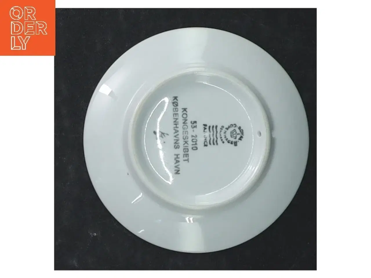 Billede 4 - Blåt keramikfad med skibsmotiv fra Royal Copenhagen (str. Ø. 8,5 cm)