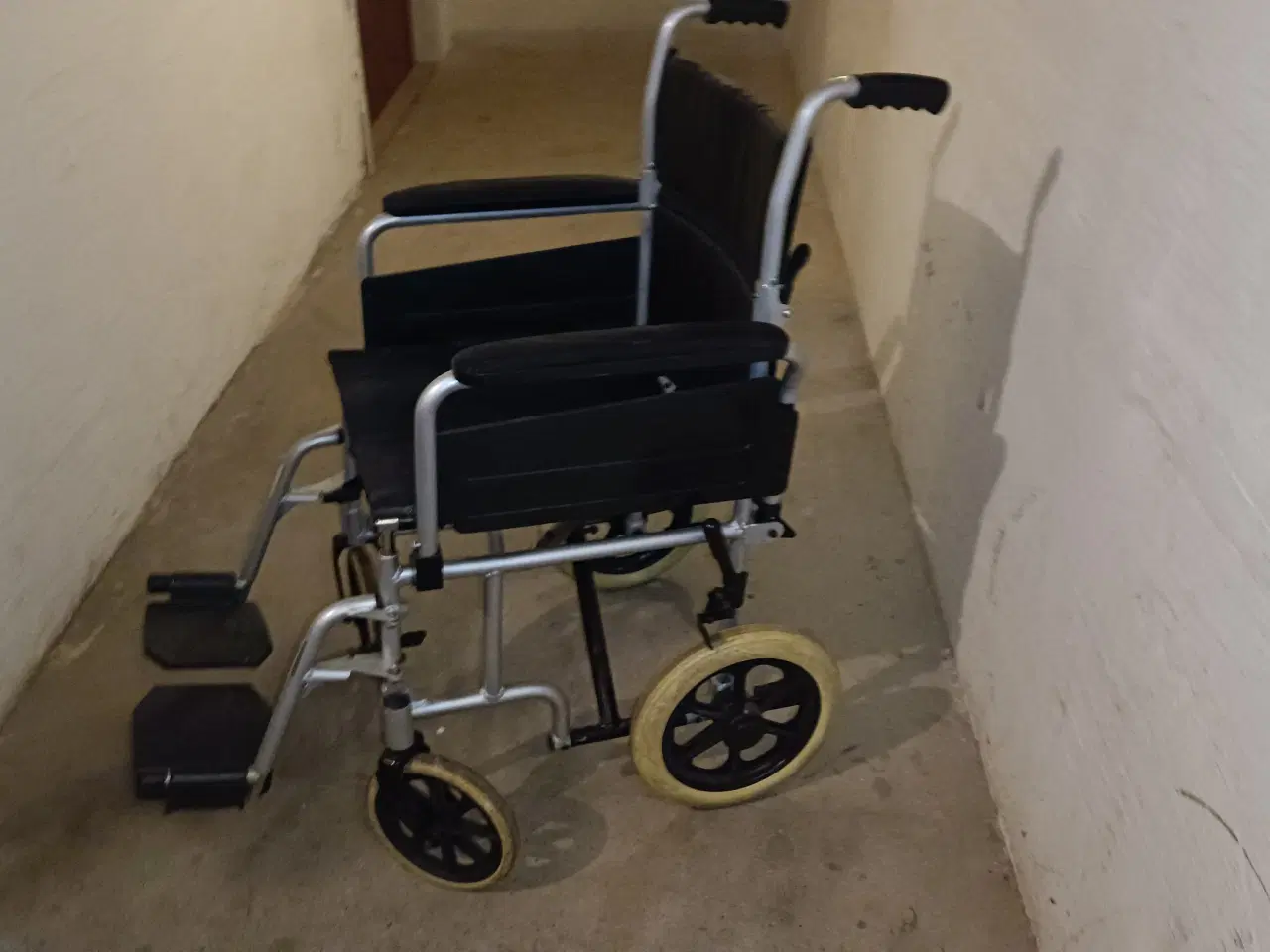 Billede 13 - Kørestol i aluminium