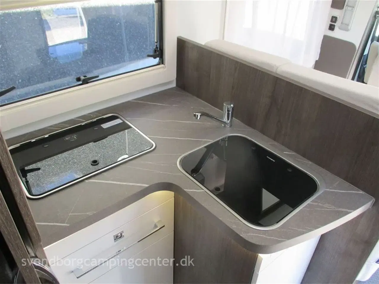 Billede 13 - 2024 - Benimar Tessoro 496 Limited   Veludstyret Benimar med Queensbed