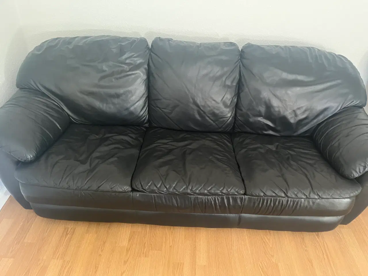Billede 2 - 3 pers. sort lædersofa
