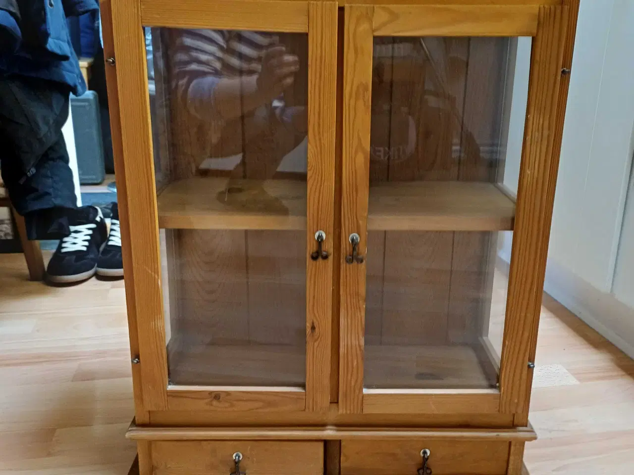 Billede 1 - Fint ældre vitrineskab 