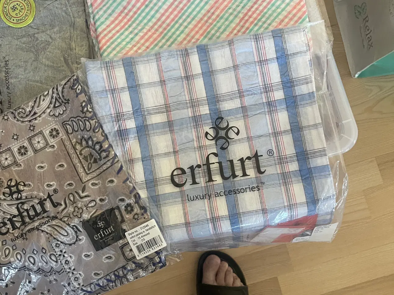 Billede 8 - Diverse Erfurt tørklæder o.lign.