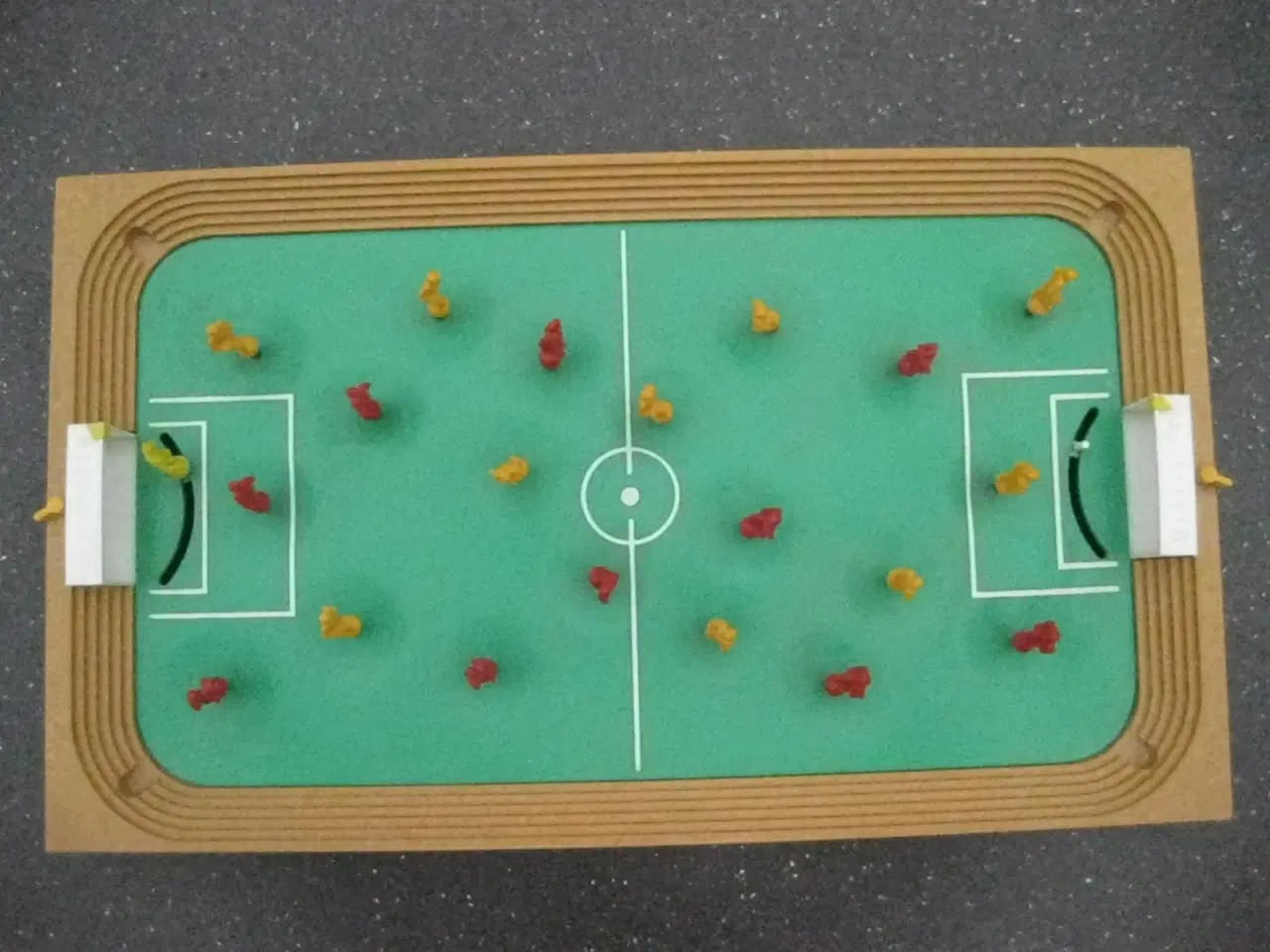 Billede 1 - Gammelt bordfodbold spil ;-)