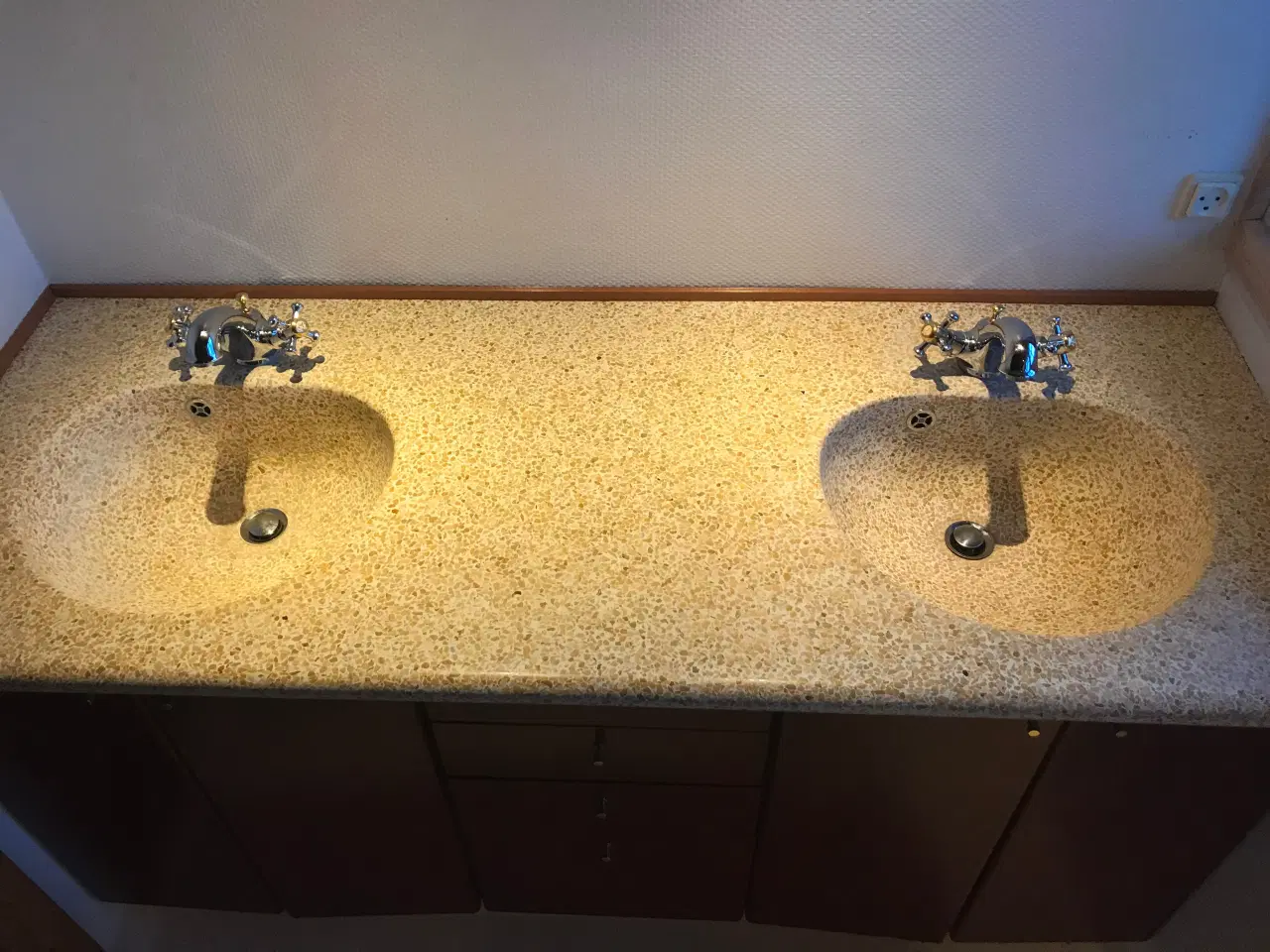 Billede 5 - Terrazzobordplade med to vaske