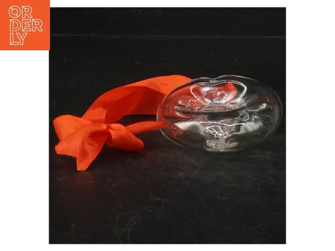 Billede 2 - Julepynt. Glashjerte med rød sløjfe (str. 11 cm)