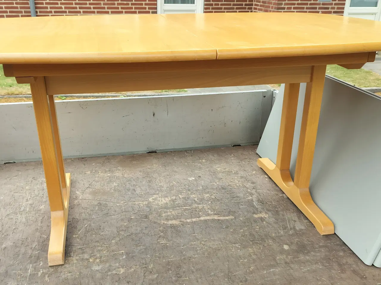 Billede 6 - Spisebord og 6 stole 