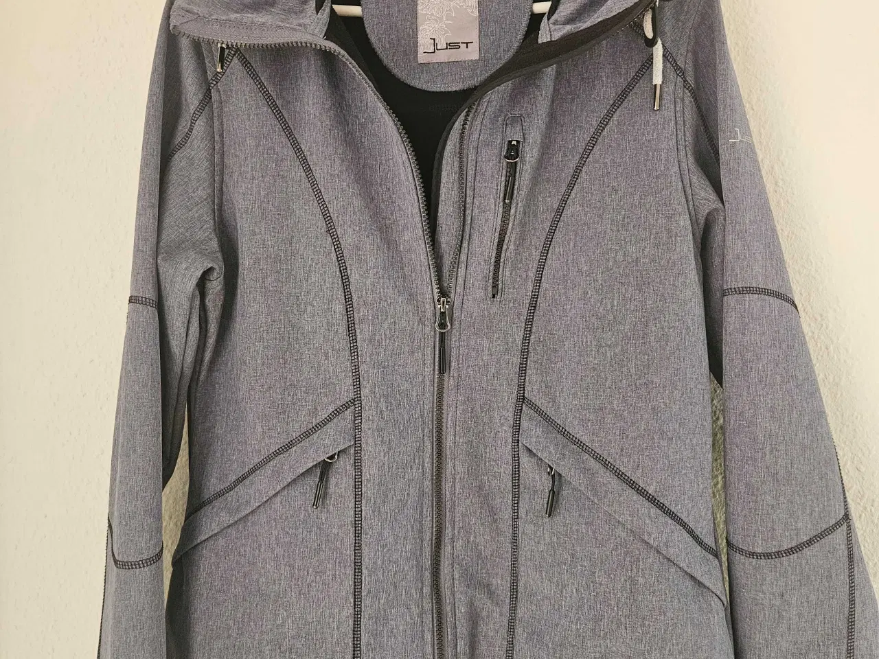 Billede 2 - VIND OG VANDAFVISENDE JAKKE 