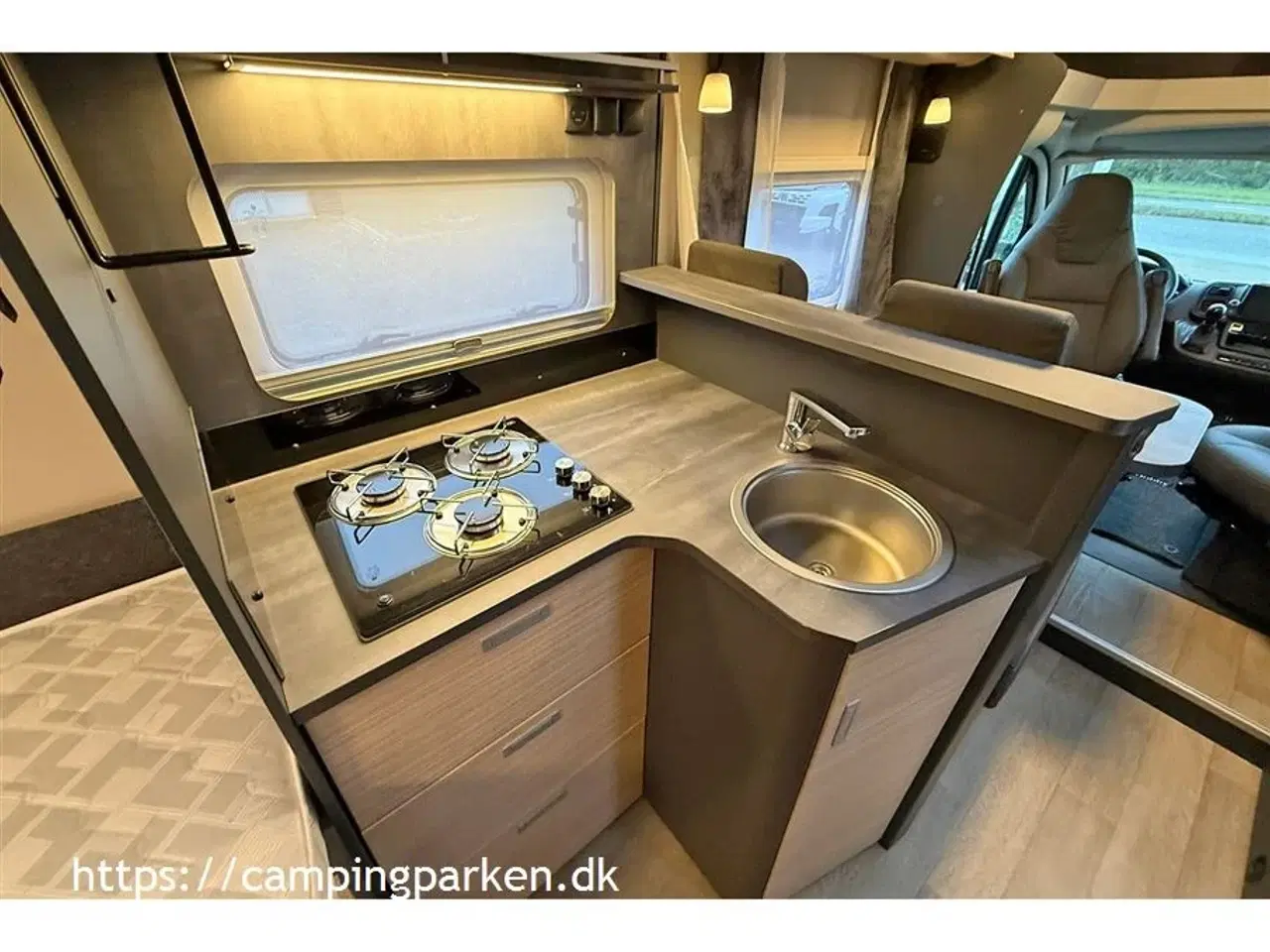 Billede 5 - 2024 - Hobby Optima De Luxe T70 GE aut.   Næsten ny Hobby autocamper med enkeltsenge