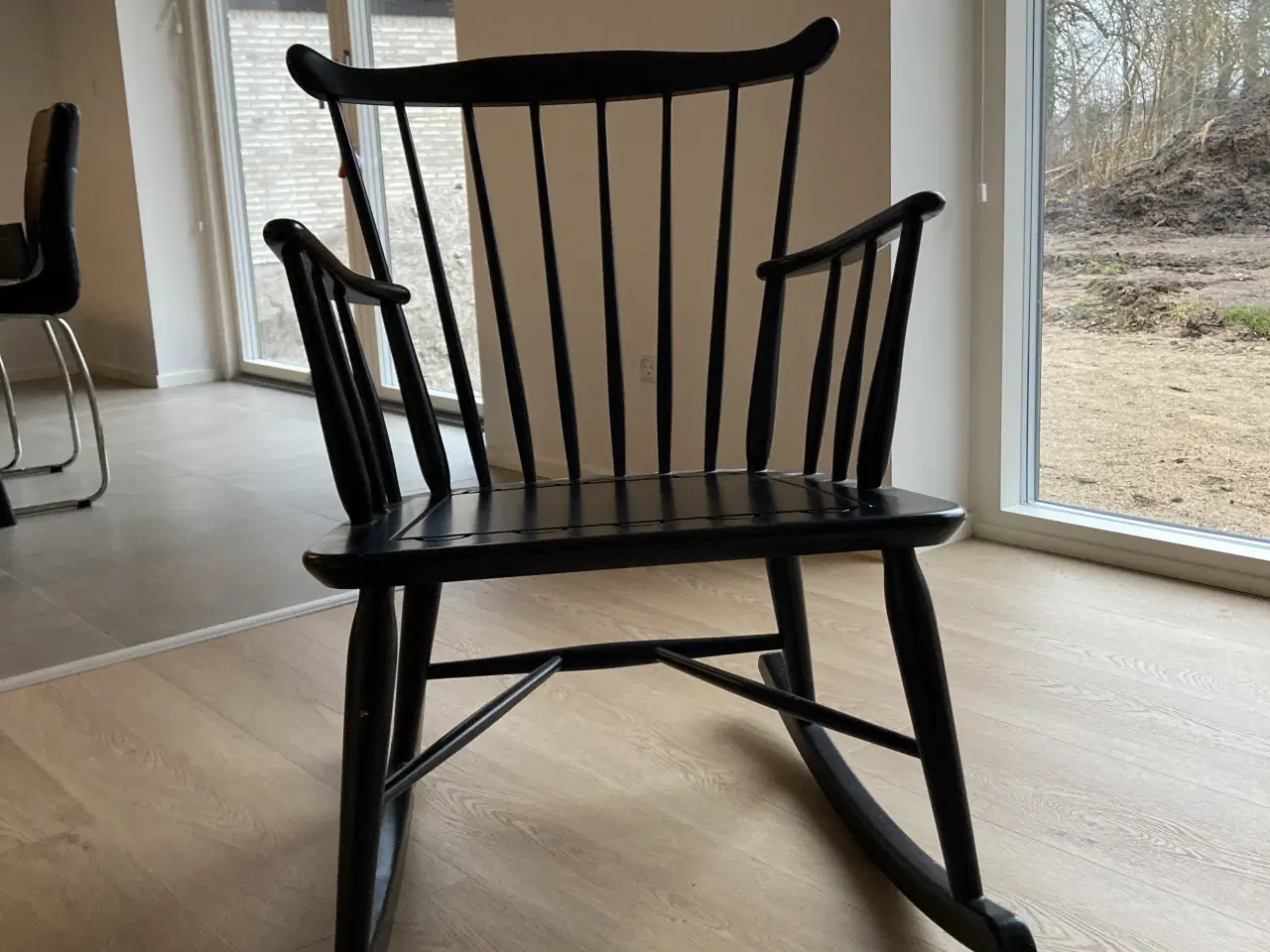 Billede 1 - Sortlakeret gyngestol