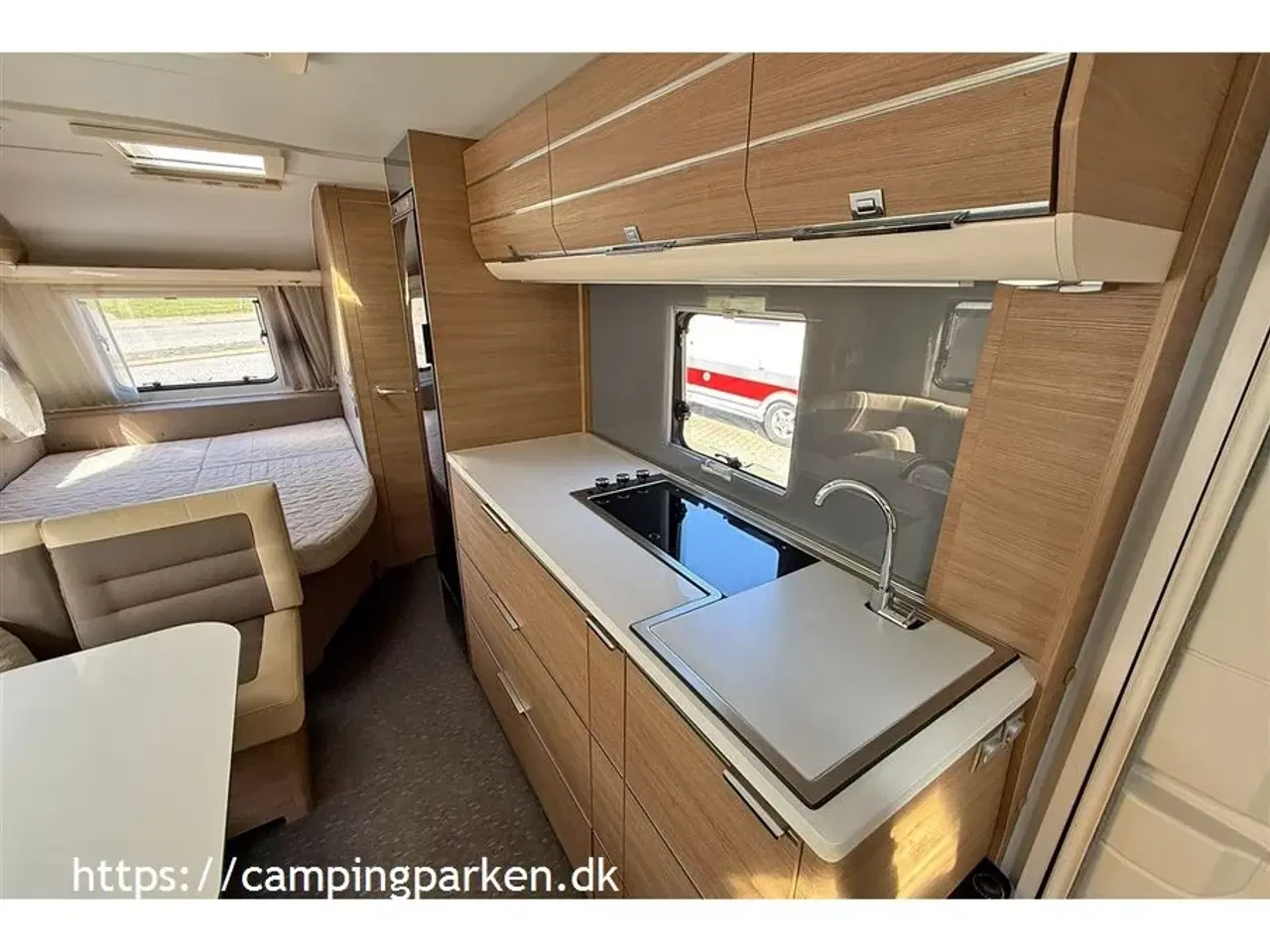 Billede 4 - 2017 - Adria Adora 613 PK   Ideel familevogn med mange sovepladser, 3 langsgående køjesenge og dobbeltseng