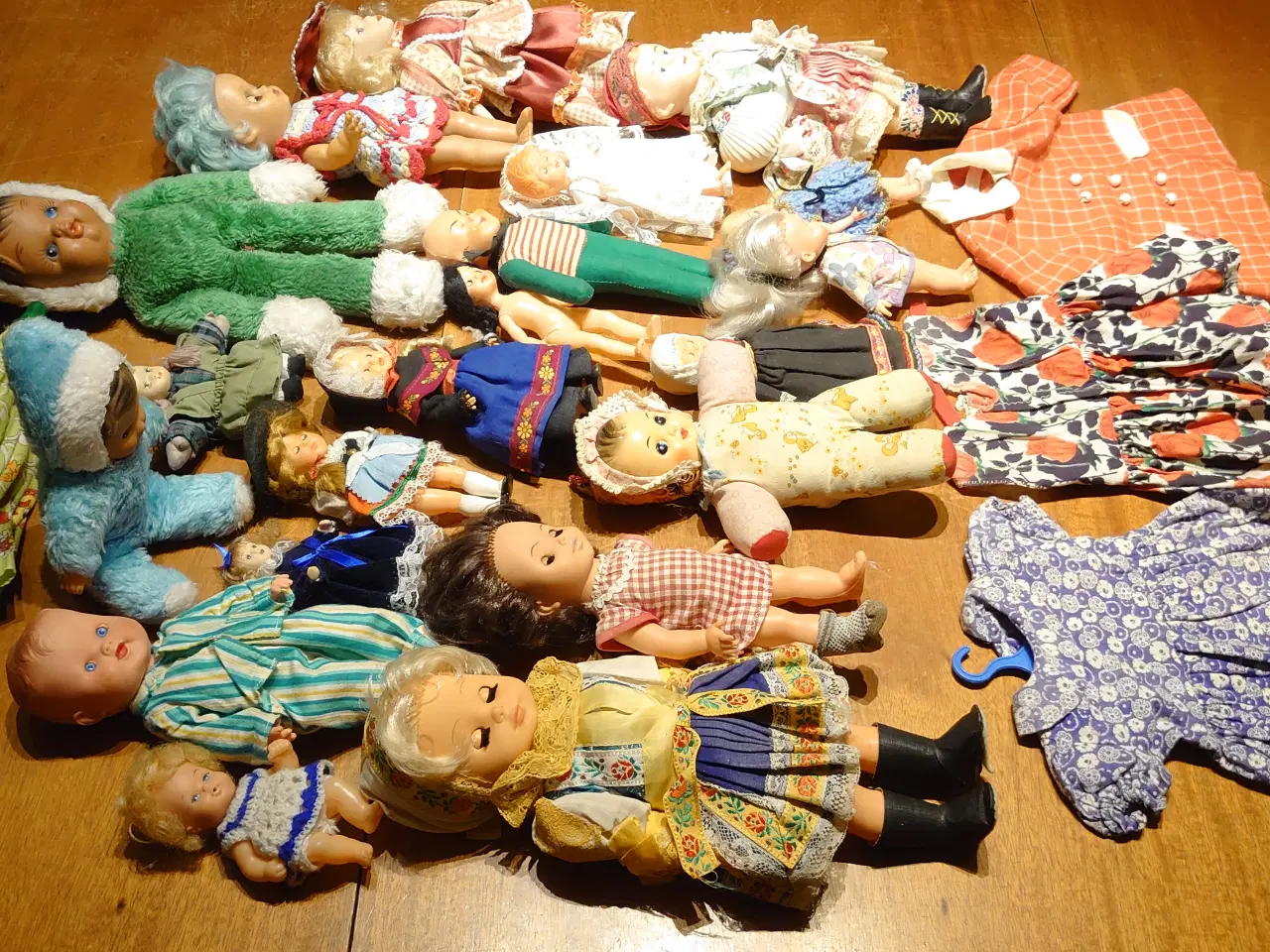 Billede 7 - Vintage dukkelot med 28 dele. Pæn stand.