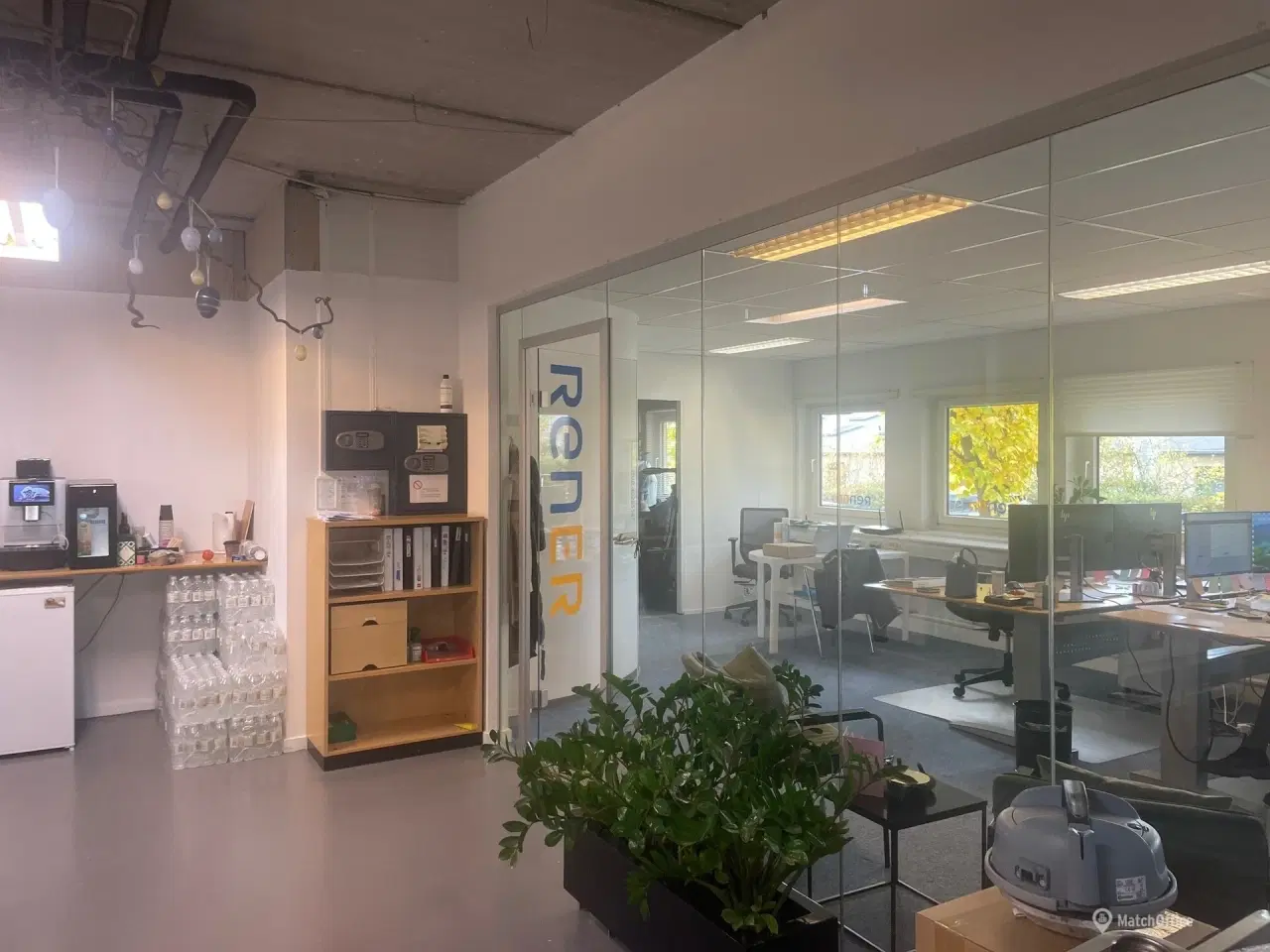 Billede 4 - Lager med kontor