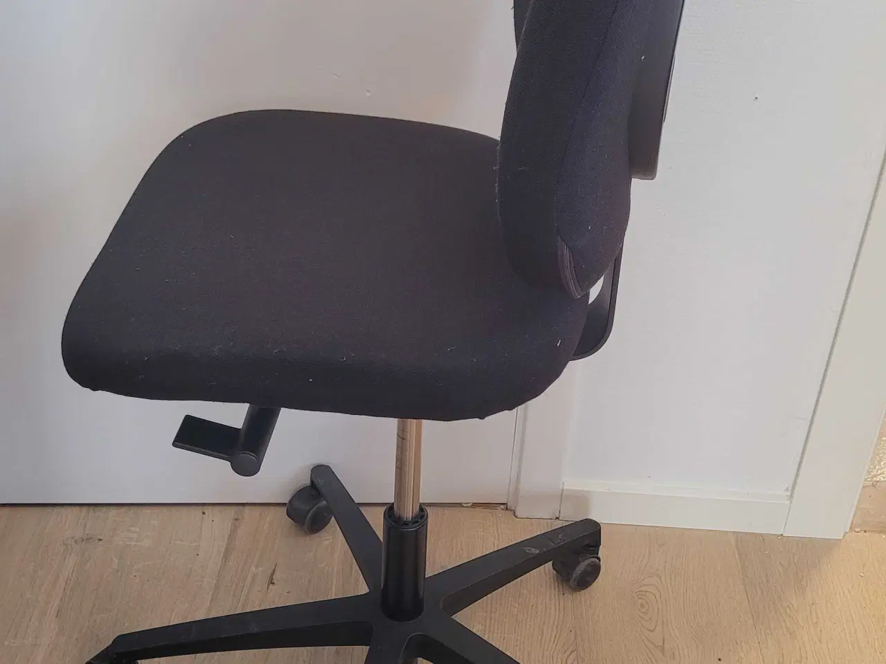 Billede 2 - Sort kontorstol