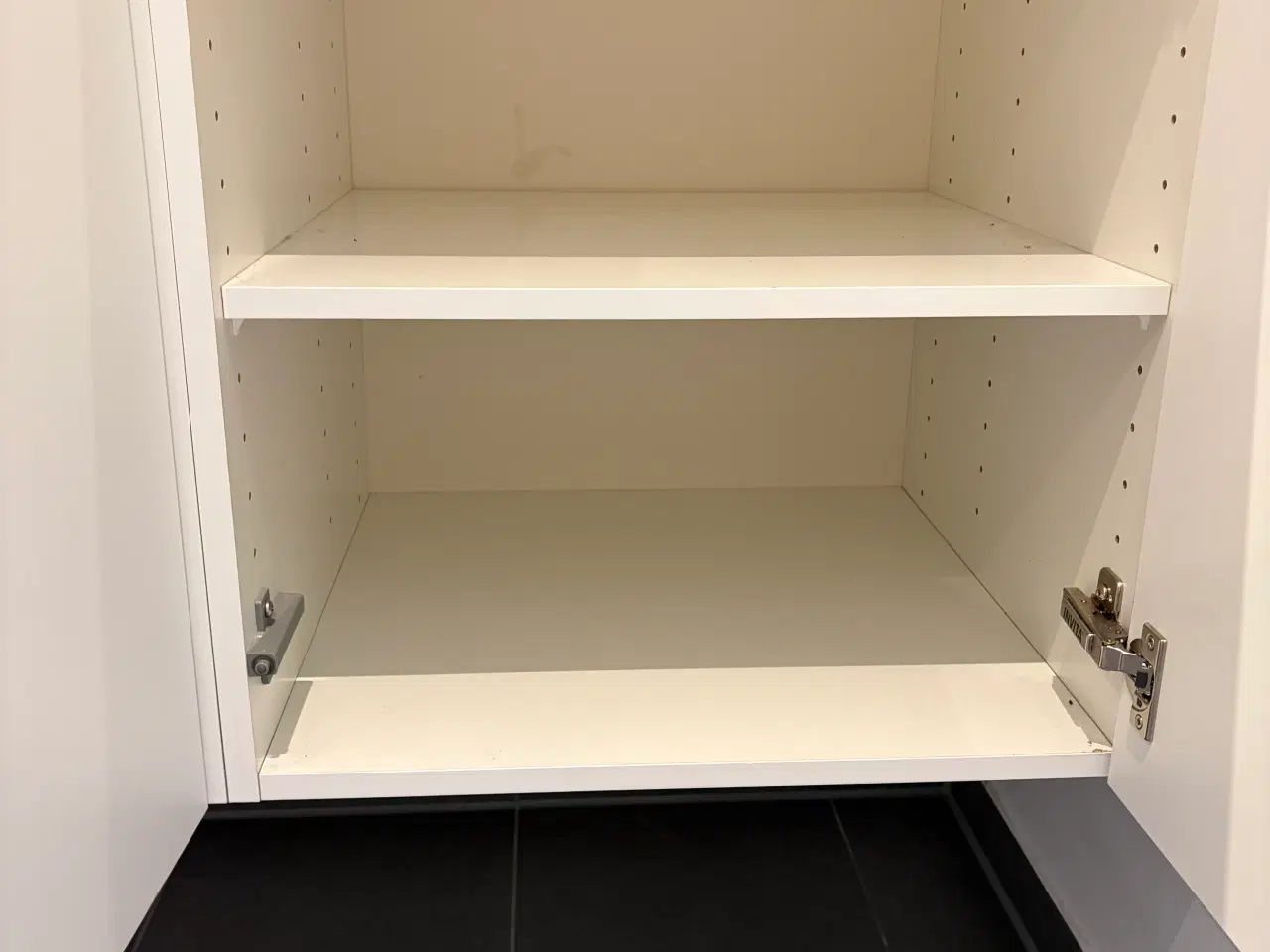 Billede 5 - Badeværelsesmøbel fra Invita med dobbelt vask