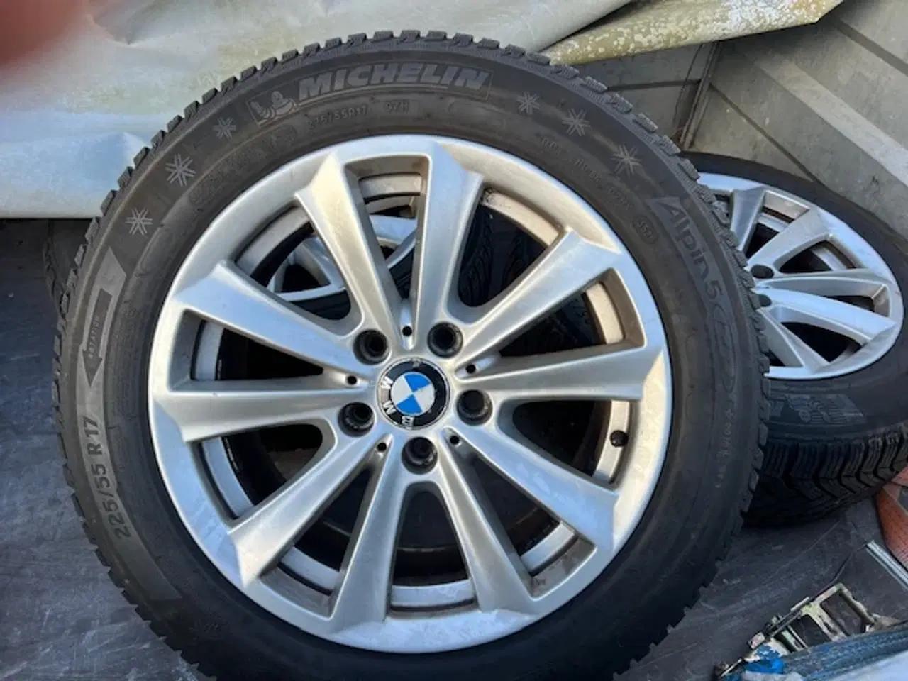 Billede 2 -  4 stk Michelin 225/55R 17 vinterdæk på Alufælge 