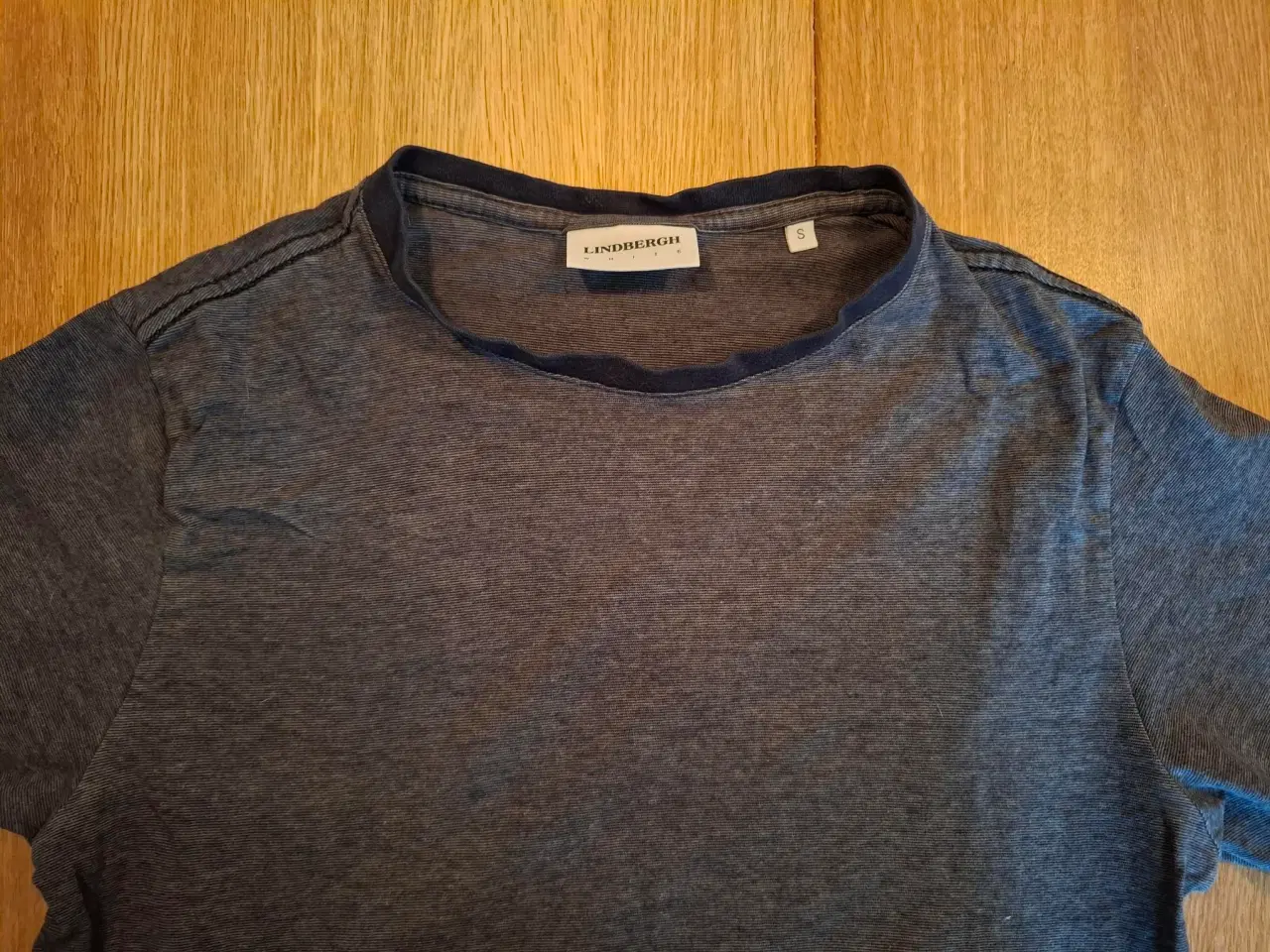 Billede 1 - T-shirts størrelse S (12-14år)