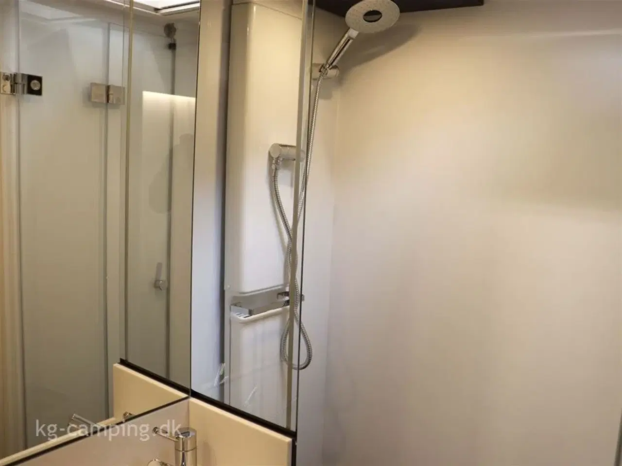 Billede 11 - 2022 - Adria Astella 644 DP TILBUD nu nedsat med kr. 71.000,- | Oplev ferie på førsteklasse i Astella, Luksuscamping på en helt ny måde.