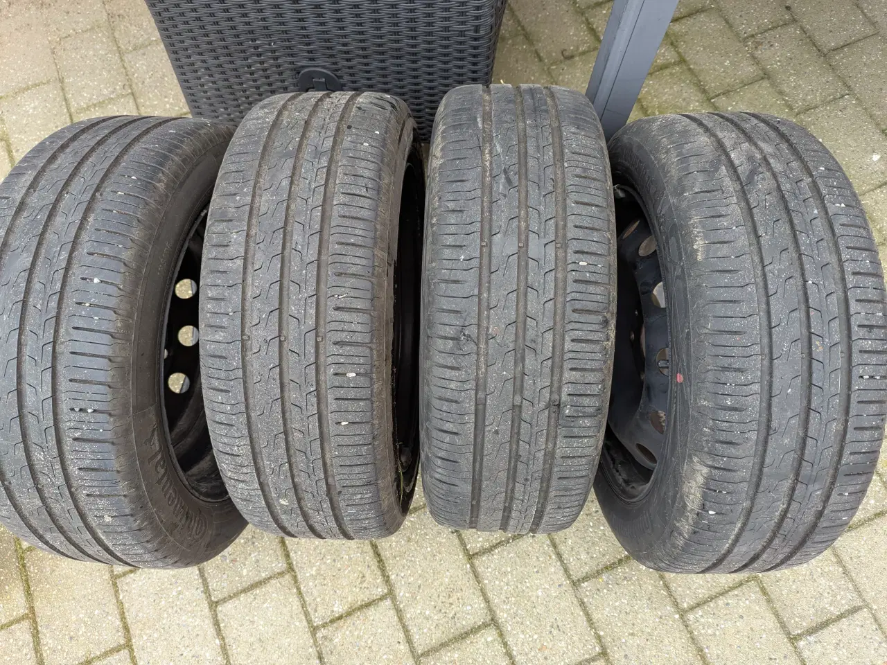 Billede 5 - Sommerdæk på fælge, kørt i 2025