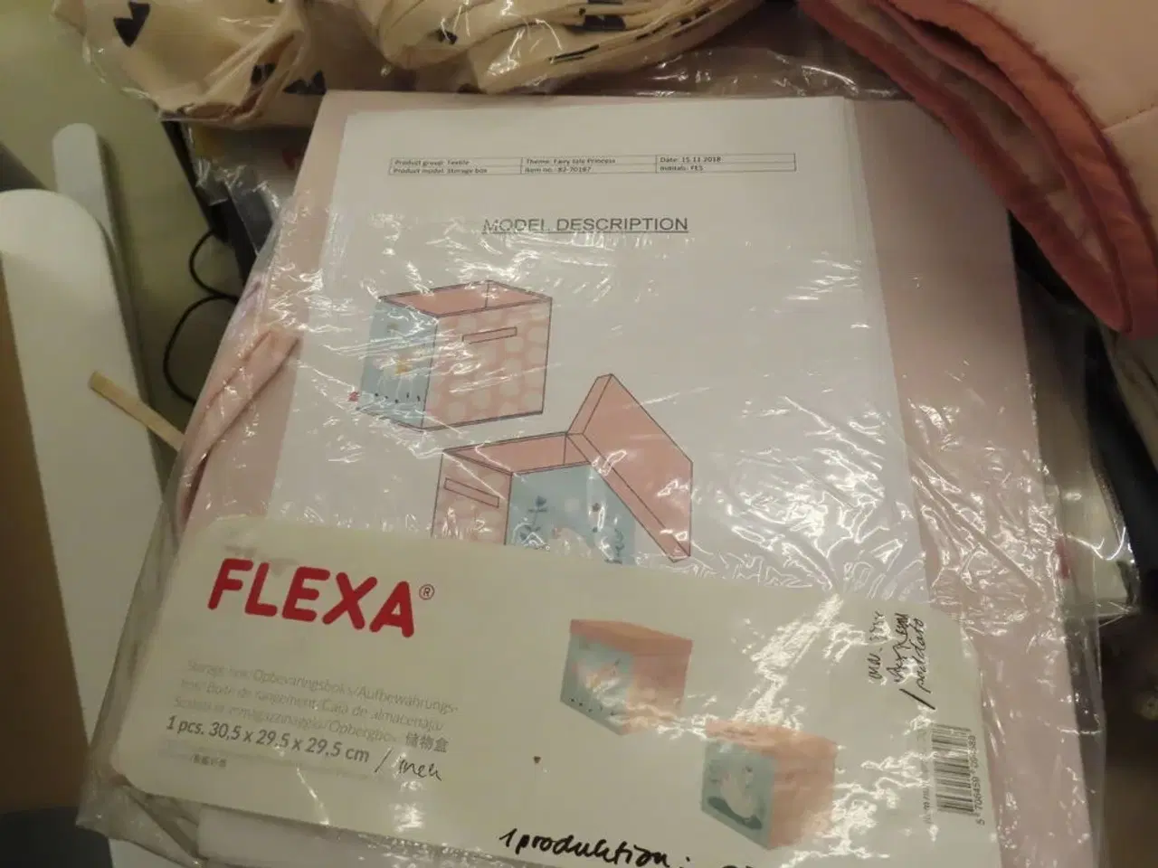 Billede 11 - Blandet lot med alt på og under bordet (bord medfølger ikke)