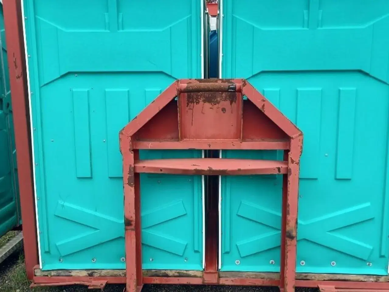 Billede 2 - Toiletlad 4 toiletter + 1 lukket pissoir modul